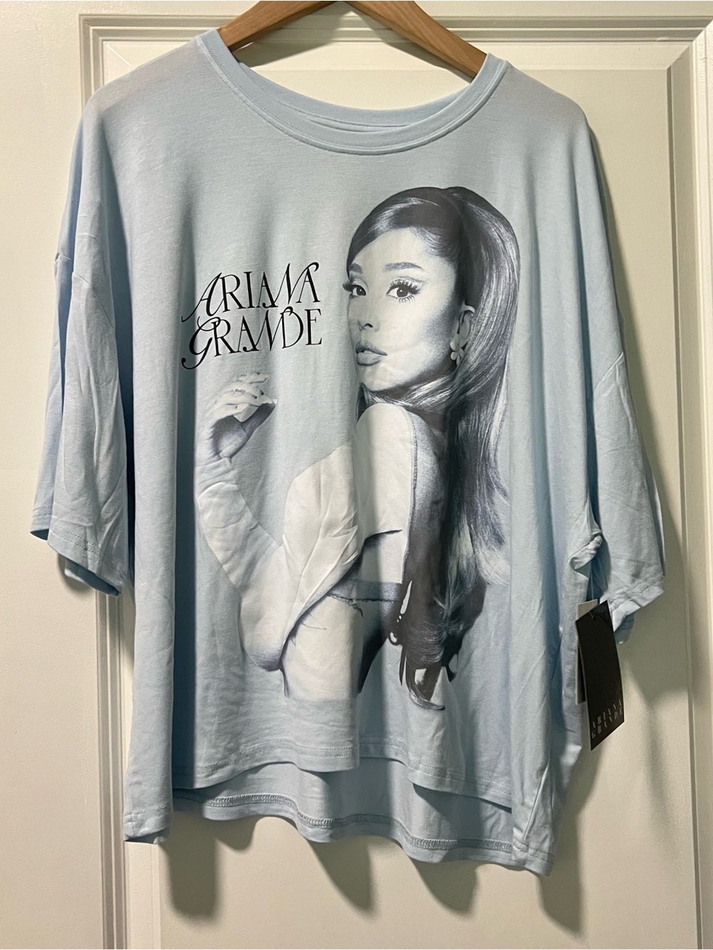 NWT Ariana Grande Women’s 2 Piece Pajama Short Set Light Blue Gray Size XL - Picture 3 of 10